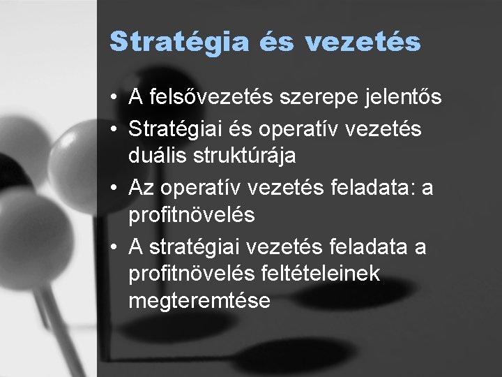Stratégia és vezetés • A felsővezetés szerepe jelentős • Stratégiai és operatív vezetés duális