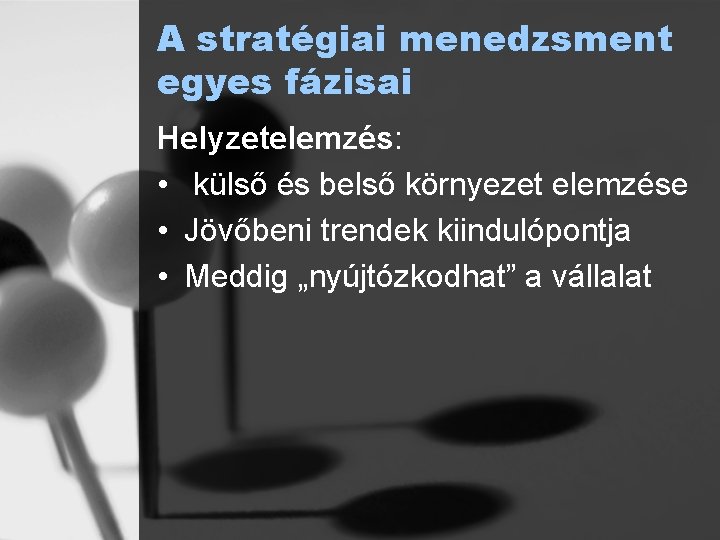 A stratégiai menedzsment egyes fázisai Helyzetelemzés: • külső és belső környezet elemzése • Jövőbeni