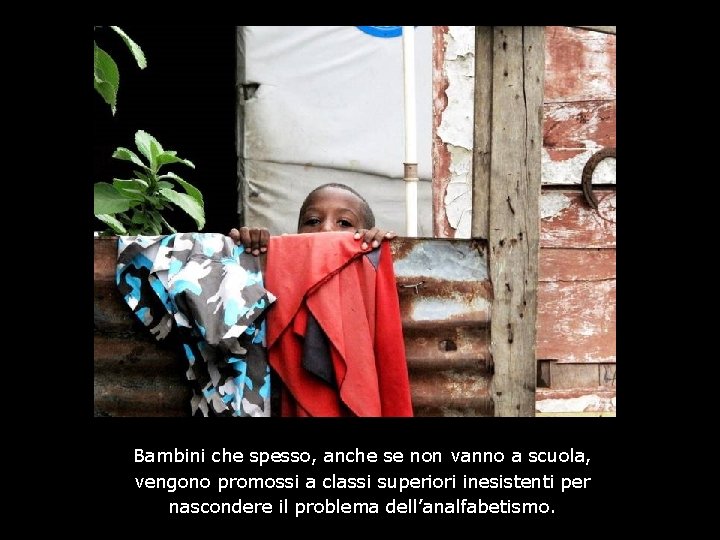 Bambini che spesso, anche se non vanno a scuola, vengono promossi a classi superiori Bambini che spesso, anche se non vanno a scuola, vengono promossi a classi superiori