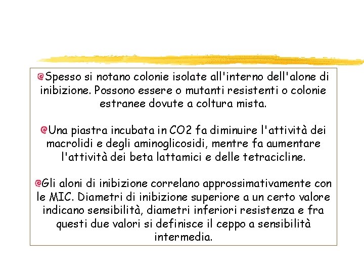 Spesso si notano colonie isolate all'interno dell'alone di inibizione. Possono essere o mutanti resistenti Spesso si notano colonie isolate all'interno dell'alone di inibizione. Possono essere o mutanti resistenti
