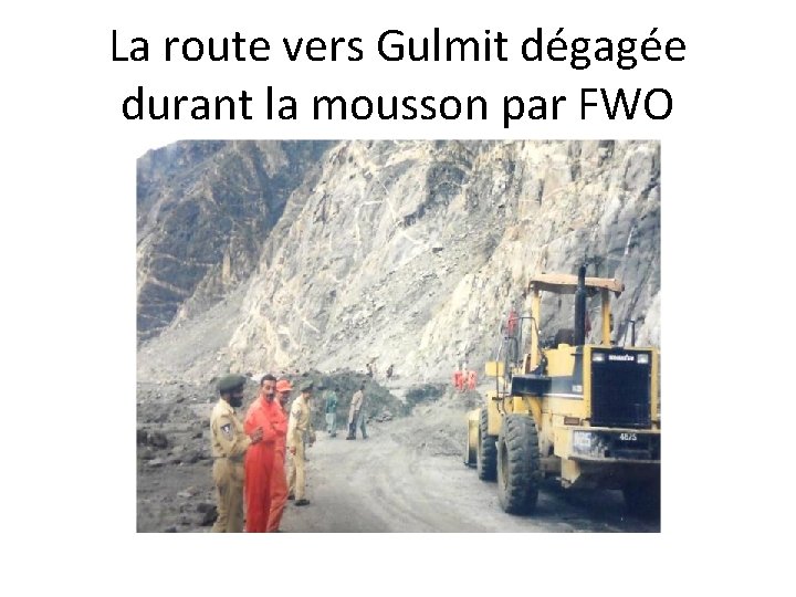La route vers Gulmit dégagée durant la mousson par FWO 