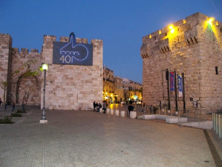 La puerta Vieja (v. 6 �)�nos habla de las sendas antiguas y de las