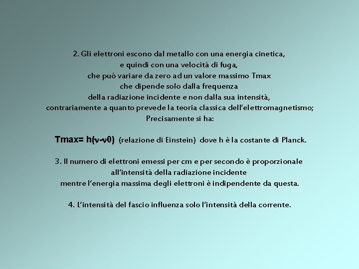 2. Gli elettroni escono dal metallo con una energia cinetica, e quindi con una