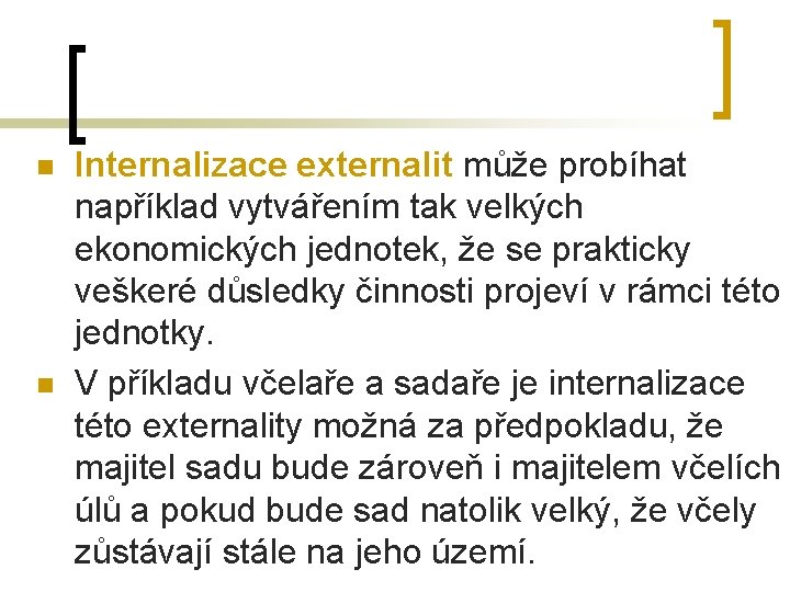 n n Internalizace externalit může probíhat například vytvářením tak velkých ekonomických jednotek, že se n n Internalizace externalit může probíhat například vytvářením tak velkých ekonomických jednotek, že se