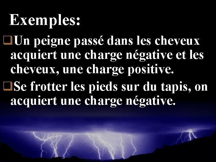 Exemples: q. Un peigne passé dans les cheveux acquiert une charge négative et les