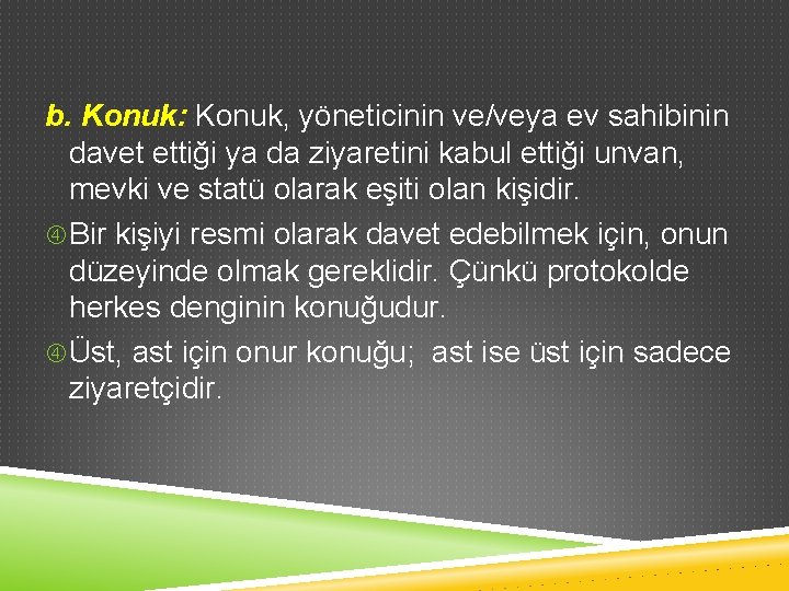 b. Konuk: Konuk, yöneticinin ve/veya ev sahibinin davet ettiği ya da ziyaretini kabul ettiği