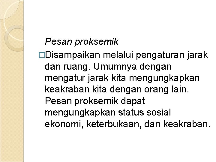 Pesan proksemik �Disampaikan melalui pengaturan jarak dan ruang. Umumnya dengan mengatur jarak kita mengungkapkan