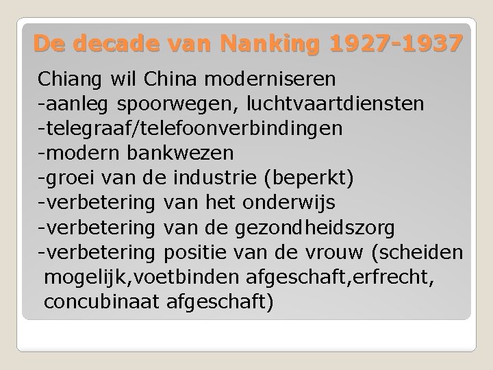 De decade van Nanking 1927 -1937 Chiang wil China moderniseren -aanleg spoorwegen, luchtvaartdiensten -telegraaf/telefoonverbindingen