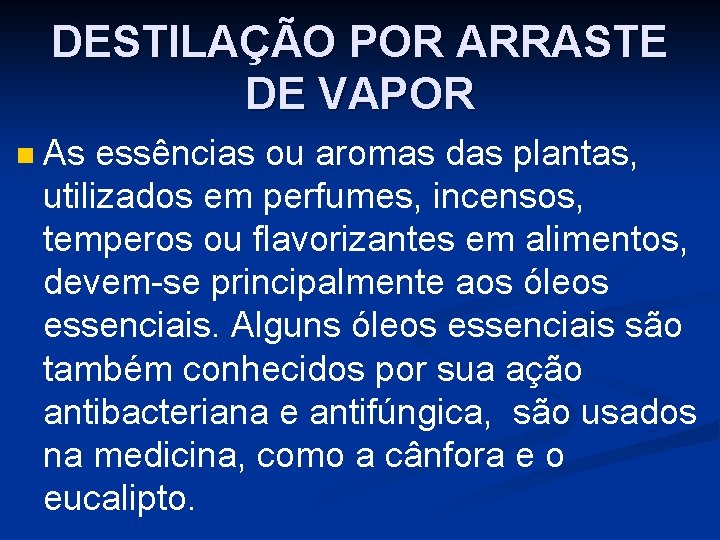 DESTILAÇÃO POR ARRASTE DE VAPOR n As essências ou aromas das plantas, utilizados em