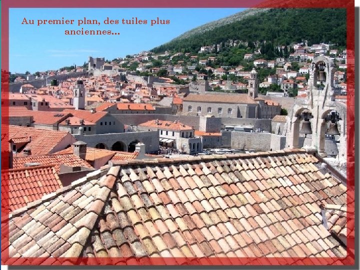 Au premier plan, des tuiles plus anciennes… 