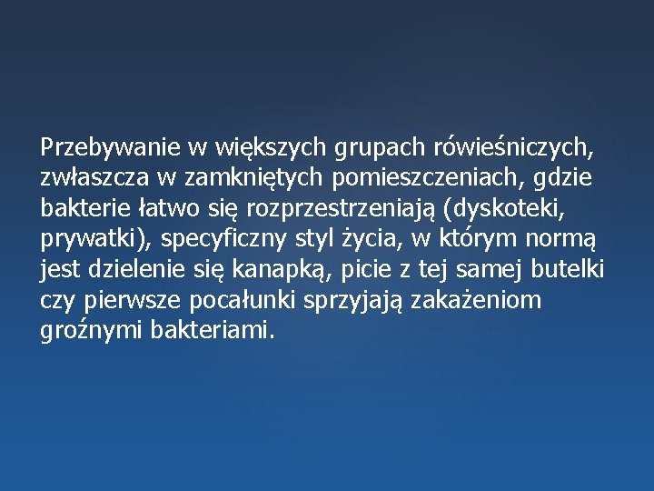 Przebywanie w większych grupach rówieśniczych, zwłaszcza w zamkniętych pomieszczeniach, gdzie bakterie łatwo się rozprzestrzeniają