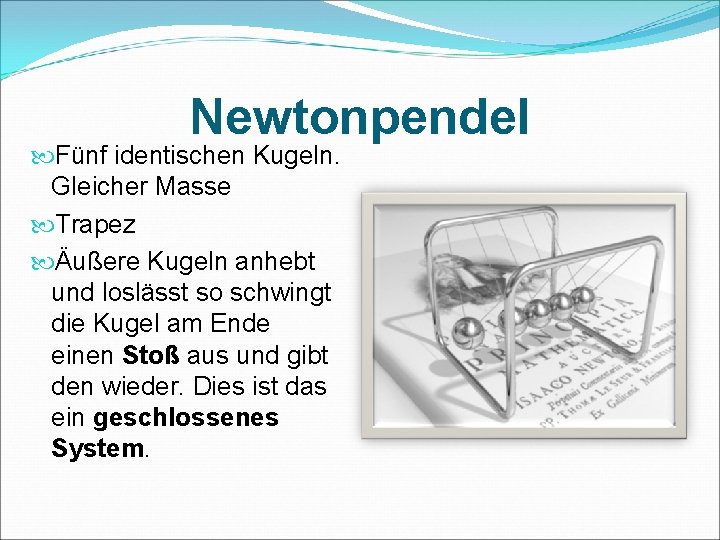 Newtonpendel Fünf identischen Kugeln. Gleicher Masse Trapez Äußere Kugeln anhebt und loslässt so schwingt