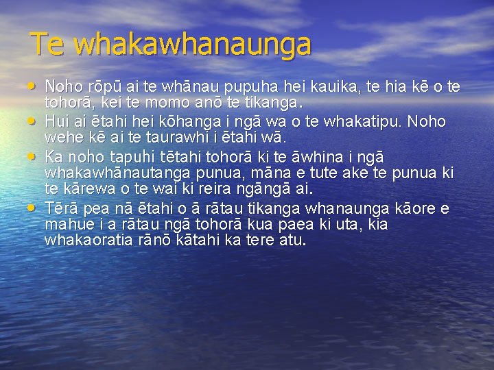 Te whakawhanaunga • Noho rōpū ai te whānau pupuha hei kauika, te hia kē