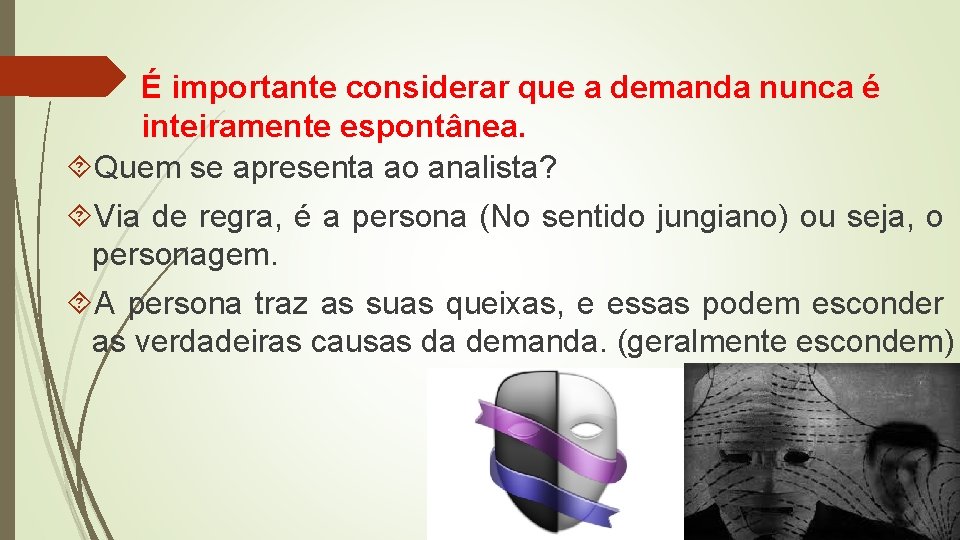 É importante considerar que a demanda nunca é inteiramente espontânea. Quem se apresenta ao