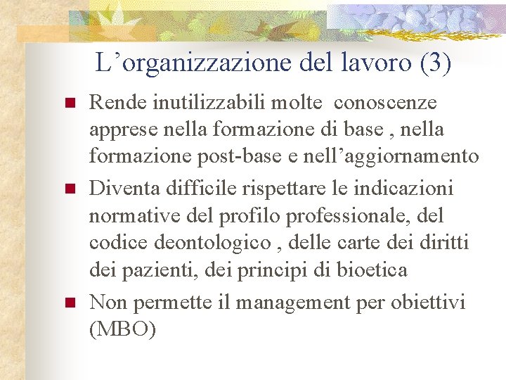 L’organizzazione del lavoro (3) n n n Rende inutilizzabili molte conoscenze apprese nella formazione