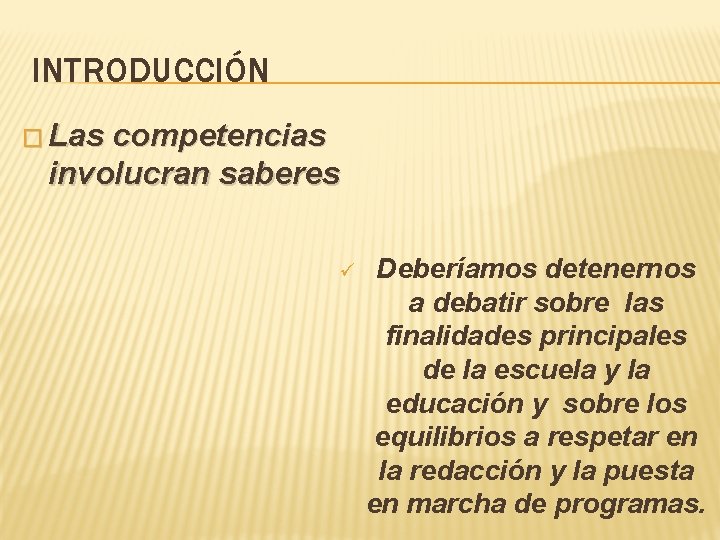 INTRODUCCIÓN � Las competencias involucran saberes ü Deberíamos detenernos a debatir sobre las finalidades