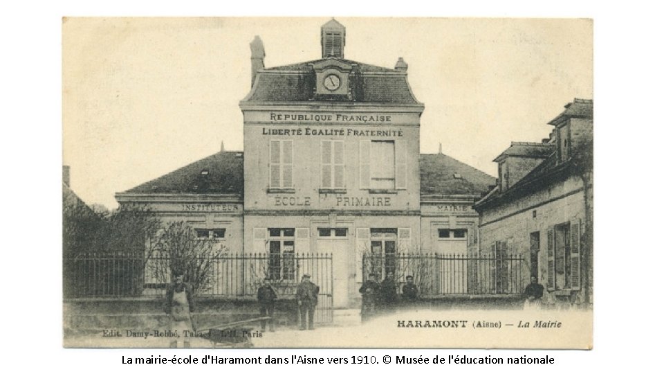 La mairie-école d'Haramont dans l'Aisne vers 1910. © Musée de l'éducation nationale 