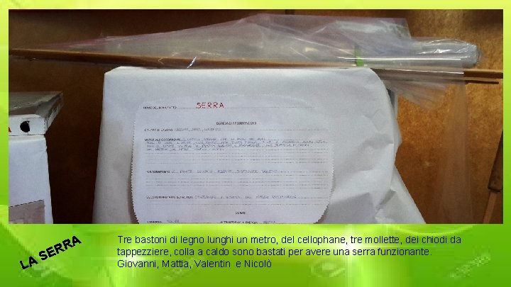 A RR L E S A Tre bastoni di legno lunghi un metro, del