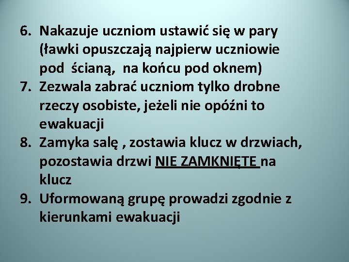 6. Nakazuje uczniom ustawić się w pary (ławki opuszczają najpierw uczniowie pod ścianą, na