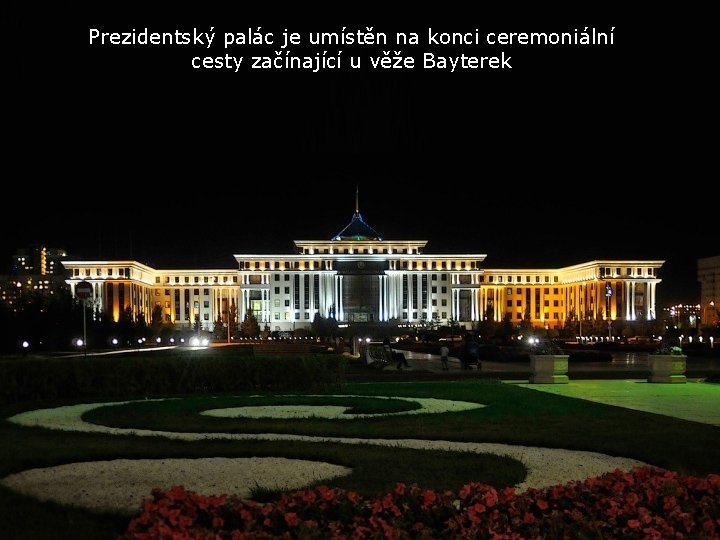 Prezidentský palác je umístěn na konci ceremoniální cesty začínající u věže Bayterek 