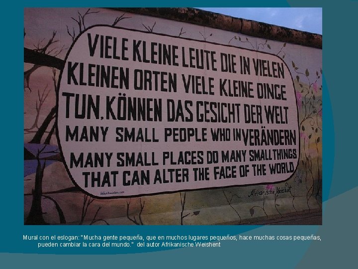Mural con el eslogan: "Mucha gente pequeña, que en muchos lugares pequeños, hace muchas