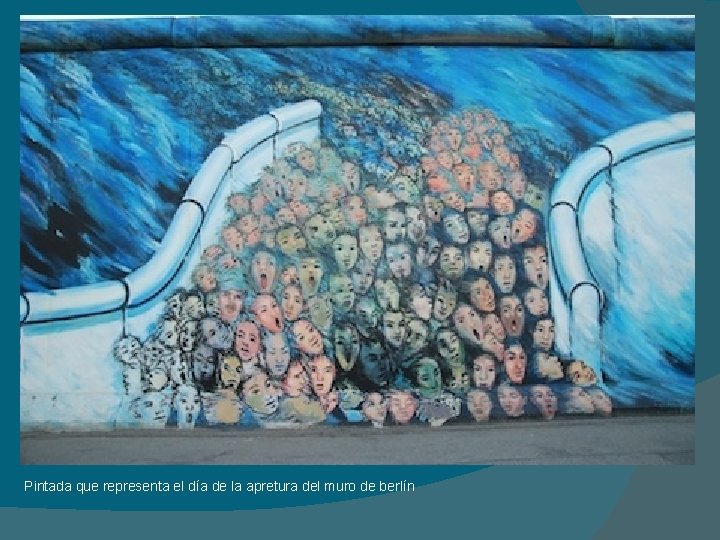 Pintada que representa el día de la apretura del muro de berlín 