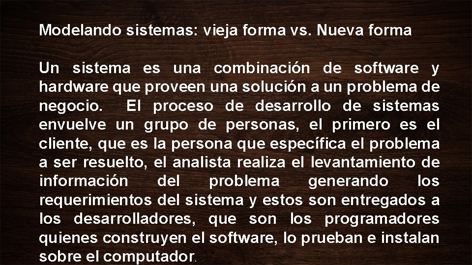 Modelando sistemas: vieja forma vs. Nueva forma Un sistema es una combinación de software Modelando sistemas: vieja forma vs. Nueva forma Un sistema es una combinación de software
