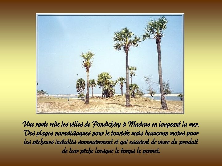 Une route relie les villes de Pondichéry à Madras en longeant la mer. Des Une route relie les villes de Pondichéry à Madras en longeant la mer. Des