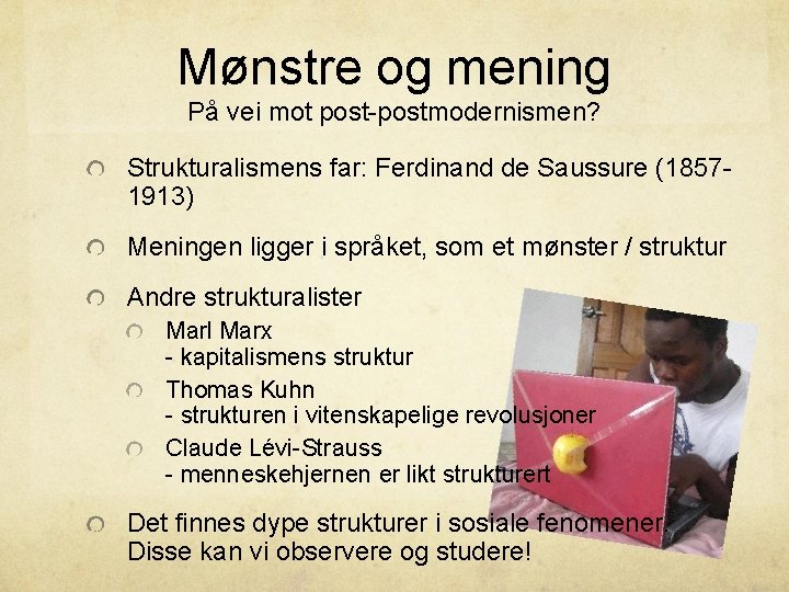 Mønstre og mening På vei mot post-postmodernismen? Strukturalismens far: Ferdinand de Saussure (18571913) Meningen