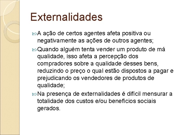 Externalidades A ação de certos agentes afeta positiva ou negativamente as ações de outros