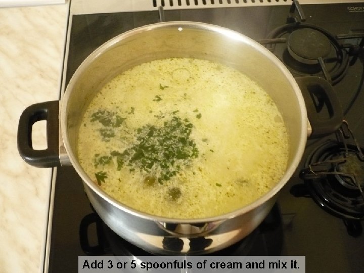 Add 3 or 5 spoonfuls of cream and mix it. 