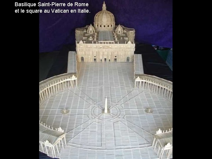 Basilique Saint-Pierre de Rome et le square au Vatican en Italie. 