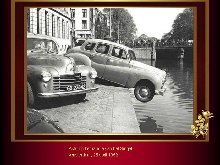 Auto op het randje van het Singel. Amsterdam, 25 april 1952 