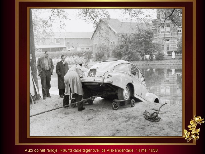 Auto op het randje, Mauritskade tegenover de Alexanderkade, 14 mei 1958 