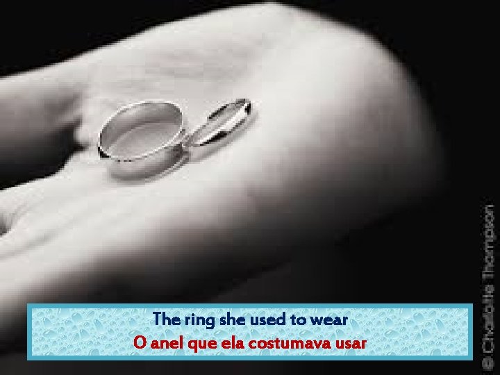 The ring she used to wear O anel que ela costumava usar 