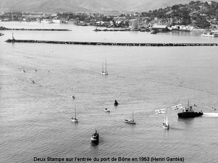 Deux Stampe sur l’entrée du port de Bône en 1953 (Henri Gantès) 