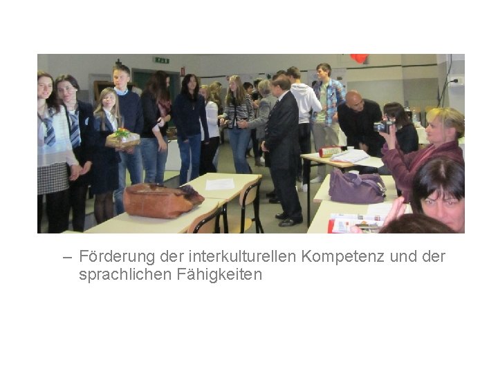 – Förderung der interkulturellen Kompetenz und der sprachlichen Fähigkeiten – Förderung der interkulturellen Kompetenz und der sprachlichen Fähigkeiten