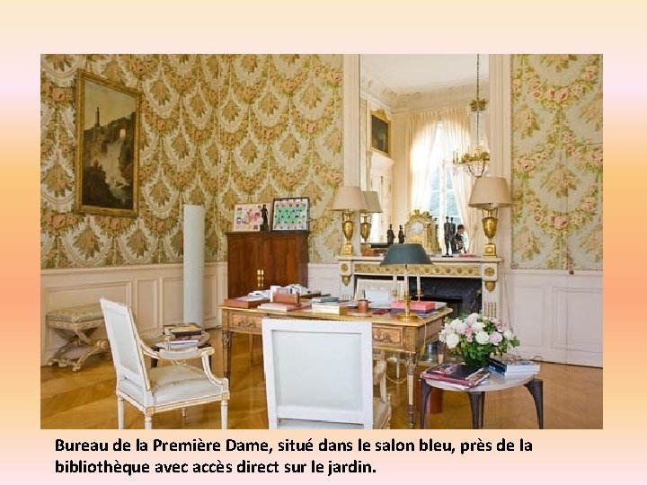 Bureau de la Première Dame, situé dans le salon bleu, près de la bibliothèque