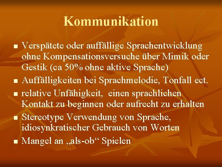 Kommunikation n n Verspätete oder auffällige Sprachentwicklung ohne Kompensationsversuche über Mimik oder Gestik (ca