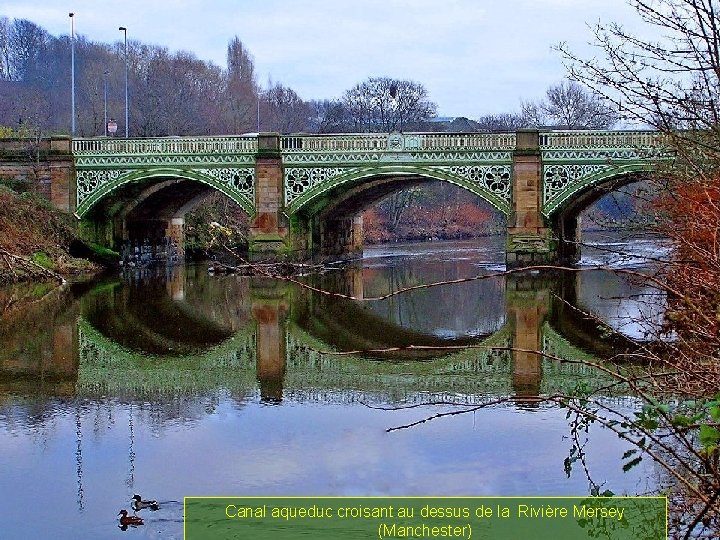 Canal aqueduc croisant au dessus de la Rivière Mersey (Manchester) 