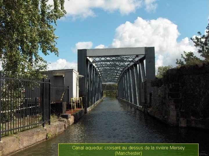 Canal aqueduc croisant au dessus de la rivière Mersey (Manchester) 