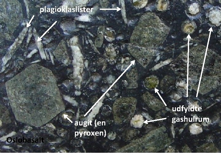 plagioklaslister Oslobasalt augit (en pyroxen) udfyldte gashulrum 