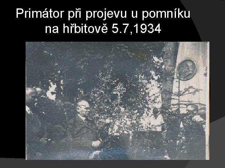 Primátor při projevu u pomníku na hřbitově 5. 7, 1934 Primátor při projevu u pomníku na hřbitově 5. 7, 1934