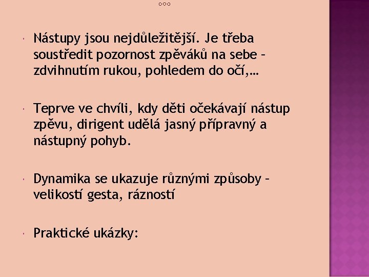  Nástupy jsou nejdůležitější. Je třeba soustředit pozornost zpěváků na sebe – zdvihnutím rukou,