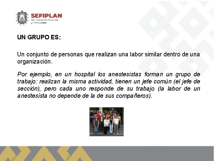 UN GRUPO ES: Un conjunto de personas que realizan una labor similar dentro de