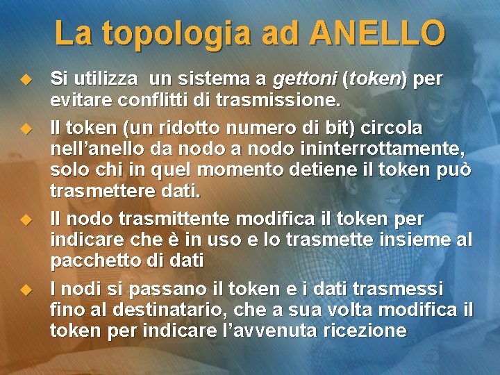 La topologia ad ANELLO u u Si utilizza un sistema a gettoni (token) per