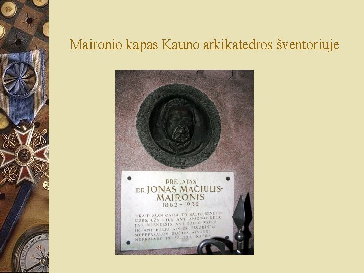 Maironio kapas Kauno arkikatedros šventoriuje 