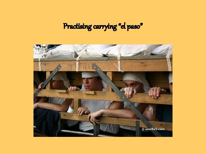 Practising carrying “el paso” 