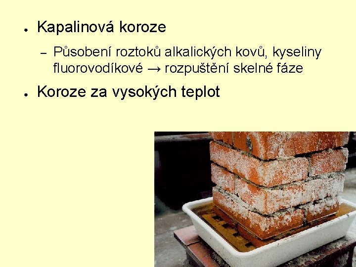 ● Kapalinová koroze – ● Působení roztoků alkalických kovů, kyseliny fluorovodíkové → rozpuštění skelné