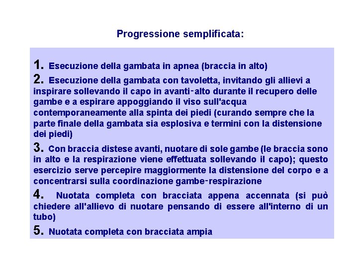 Progressione semplificata: 1. Esecuzione della gambata in apnea (braccia in alto) 2. Esecuzione della